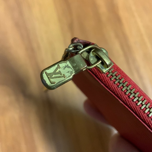 Authentic Louis Vuitton Epi Key Cles Coin Pouch - Picture 7 of 10